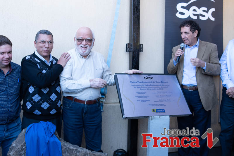 Autoridades celebram o lançamento da pedra fundamental do Sesc-Franca